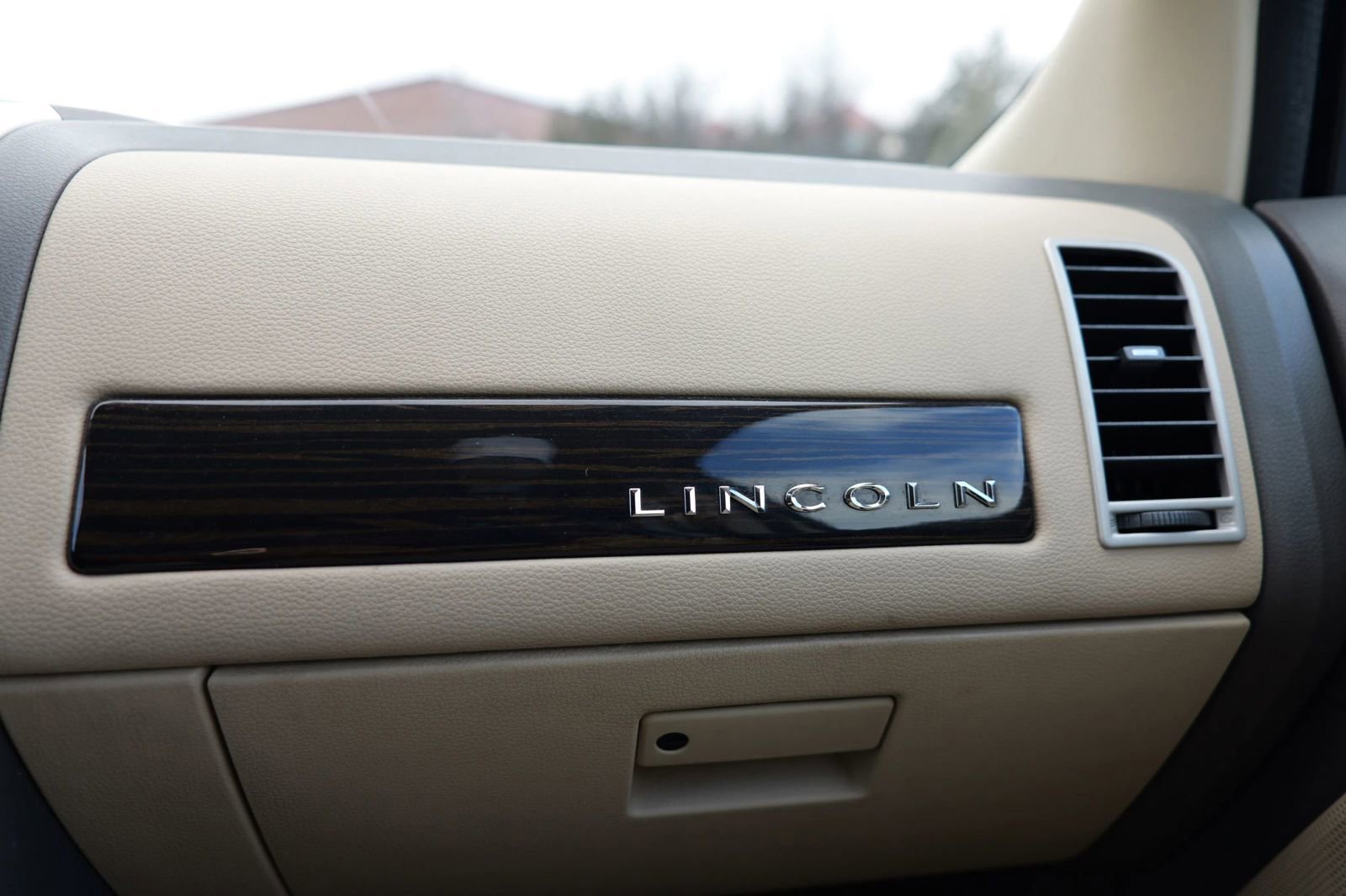 Used 2008 Lincoln MKX AWD image 22