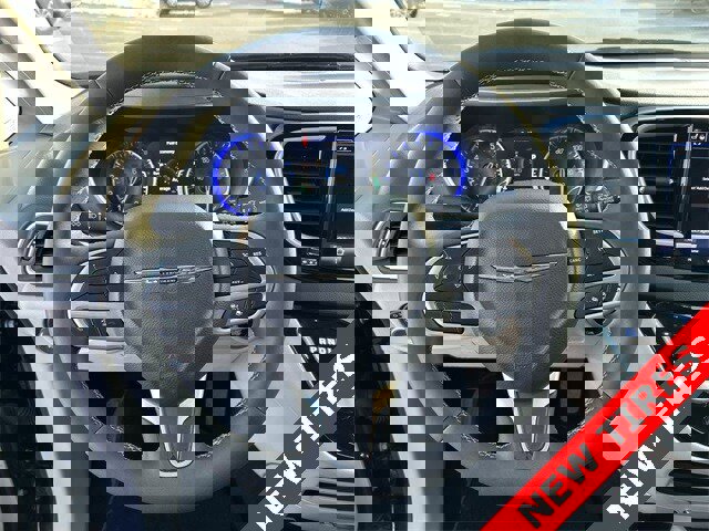 Certified 2024 Chrysler Pacifica Touring-L image 18