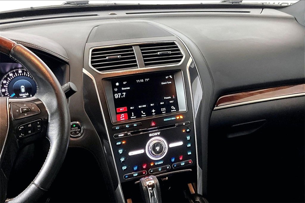 Certified 2017 Ford Explorer Platinum image 5