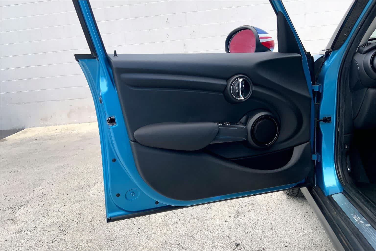 Used 2015 MINI Cooper 4-Door Hardtop FWD image 26