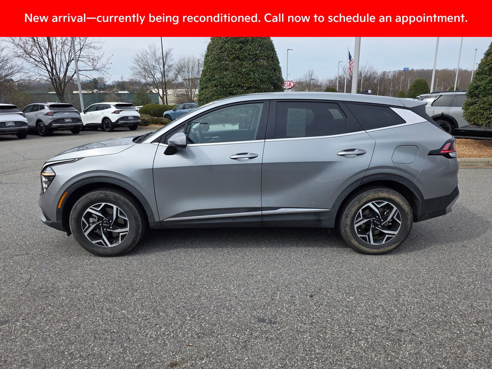 Used 2025 Kia Sportage LX image 2