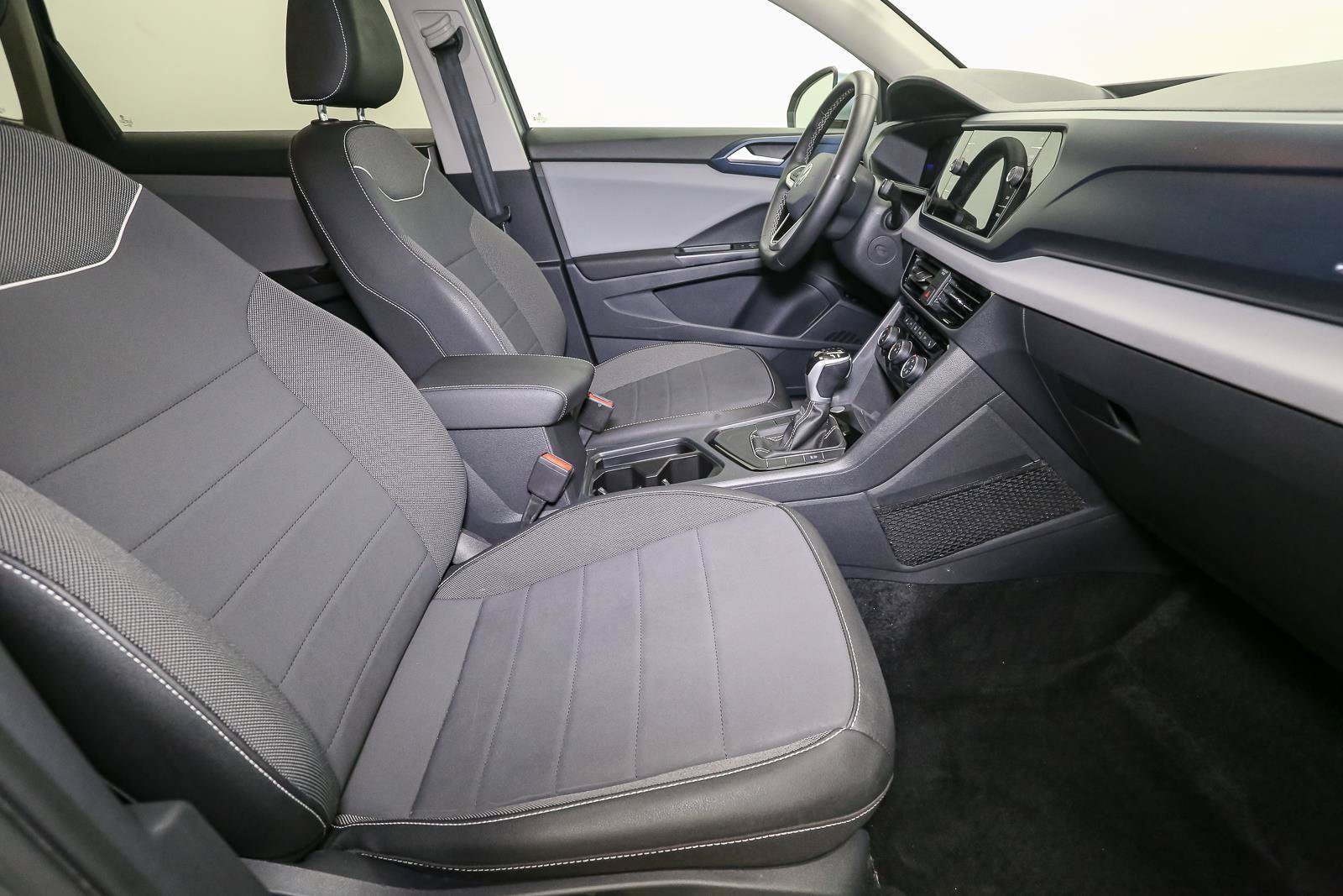 Used 2023 Volkswagen Taos SE w/ Black Wheel Package FWD image 16