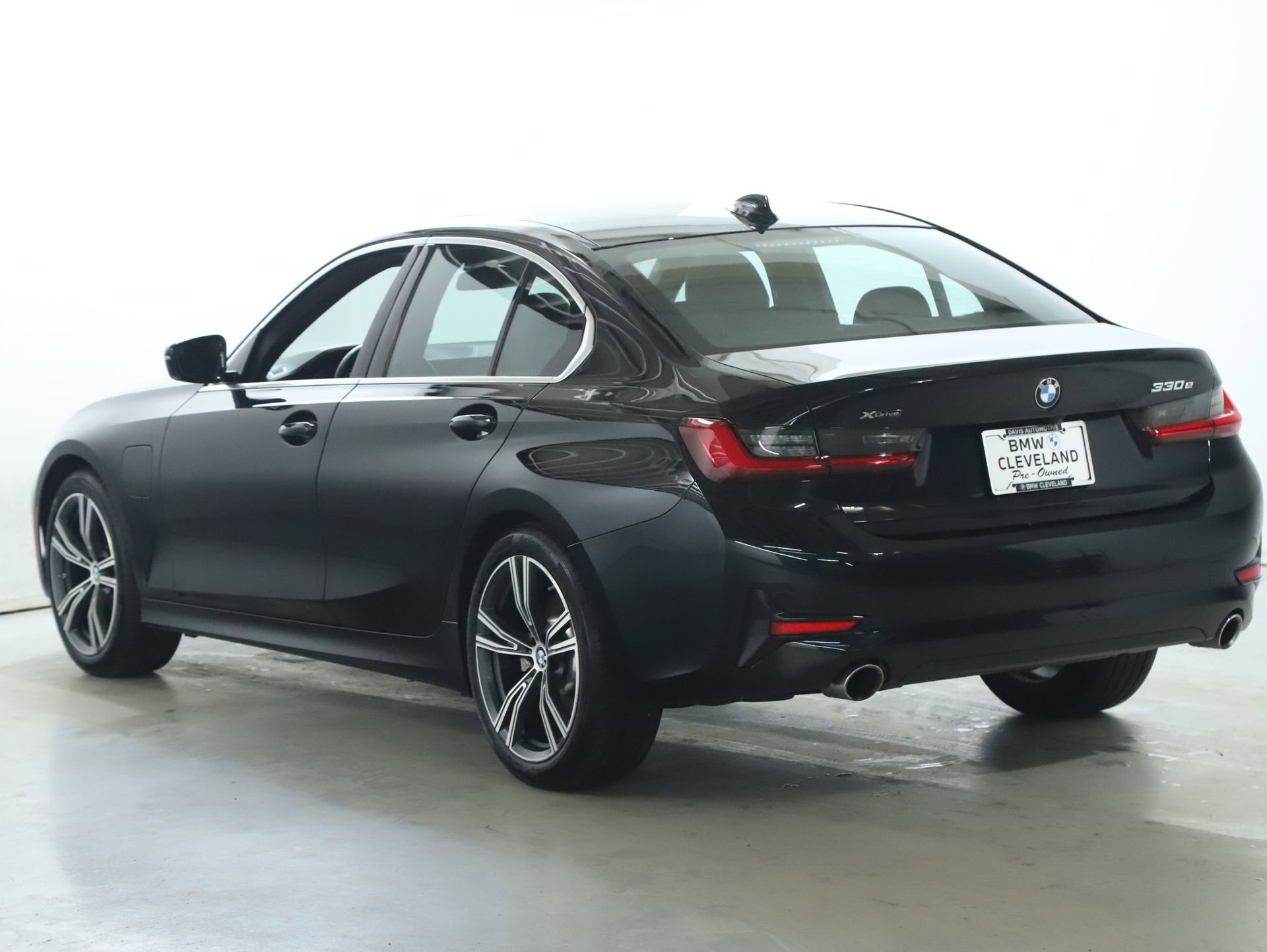 Used 2021 BMW 330e xDrive w/ Premium Package image 42