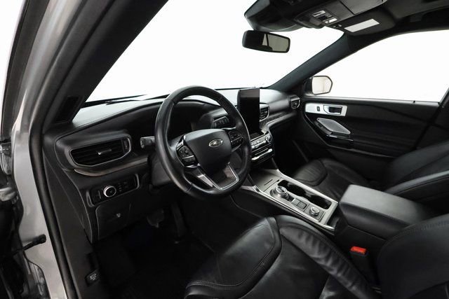 Used 2023 Ford Explorer Platinum w/ Premium Technology Package image 9