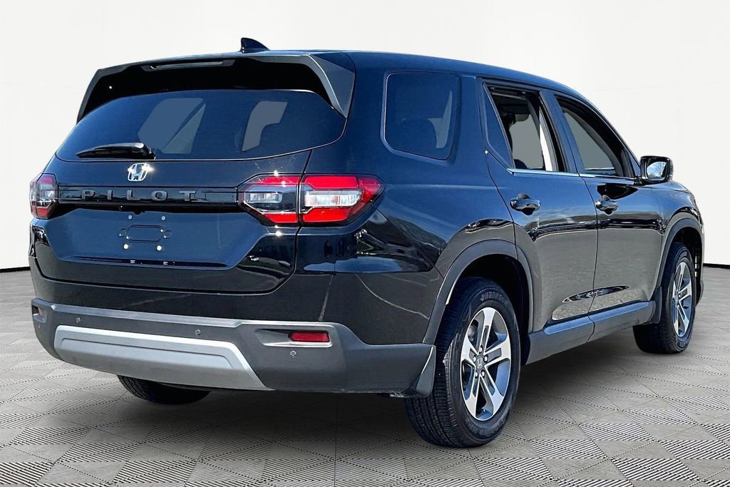 Used 2025 Honda Pilot EX-L image 6