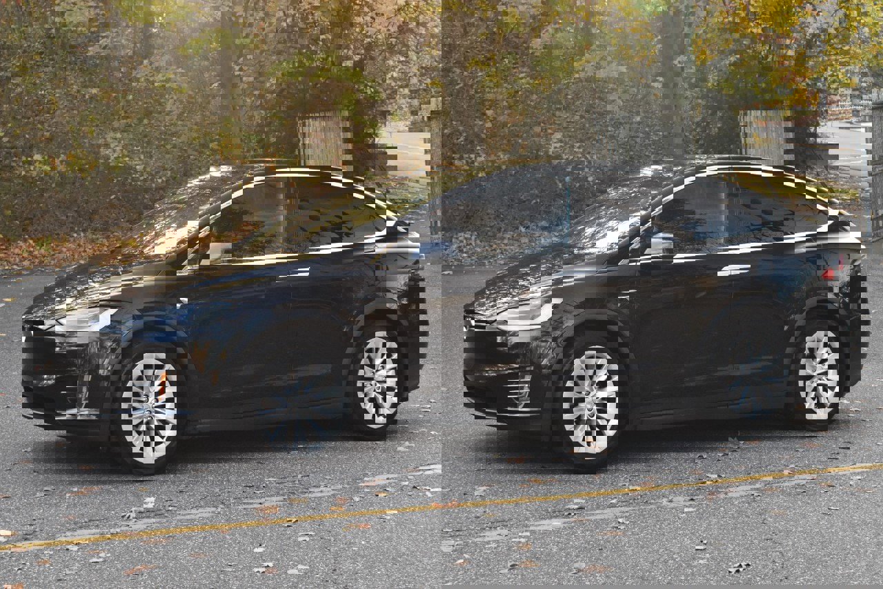 Used 2018 Tesla Model X 75D image 3