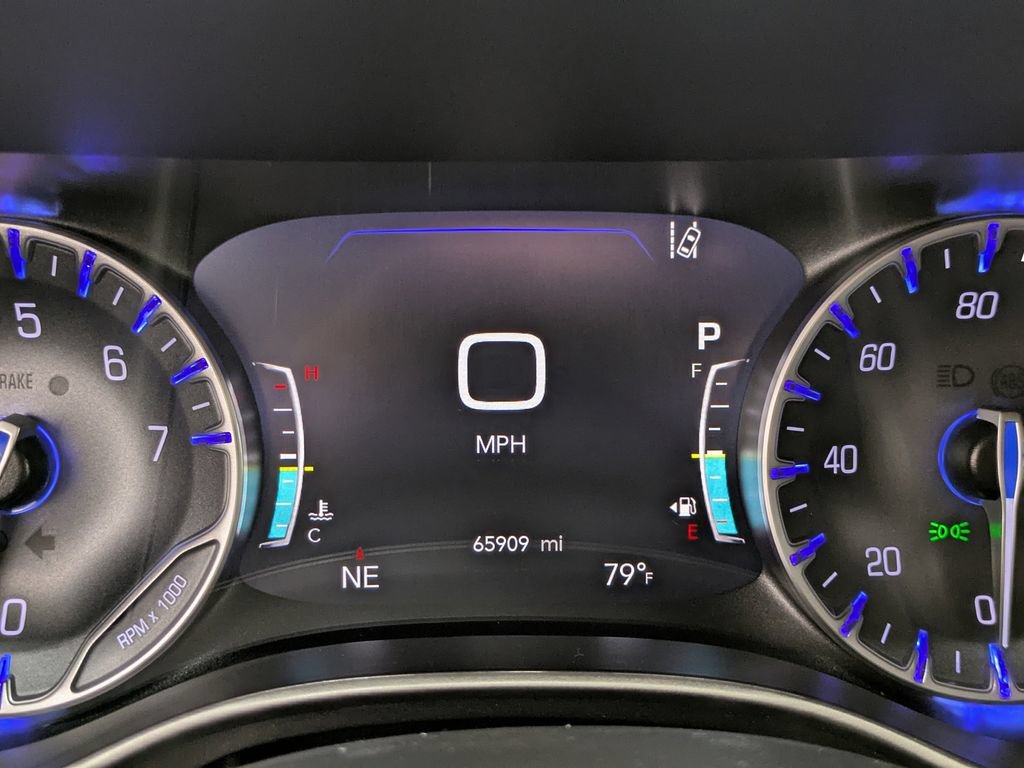 Used 2024 Chrysler Pacifica Touring-L FWD image 34