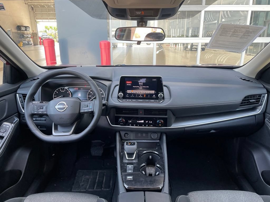 Certified 2026 Nissan Rogue SV FWD image 11