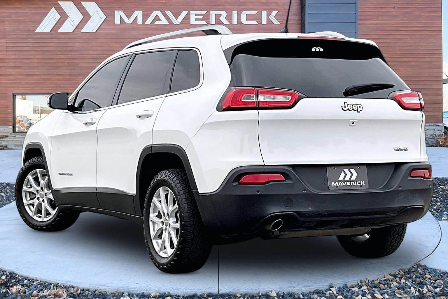 Used 2017 Jeep Cherokee Latitude w/ Safety/Convenience Group FWD image 4
