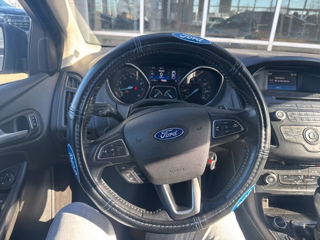 Used 2015 Ford Focus SE w/ SE Sport Package image 25