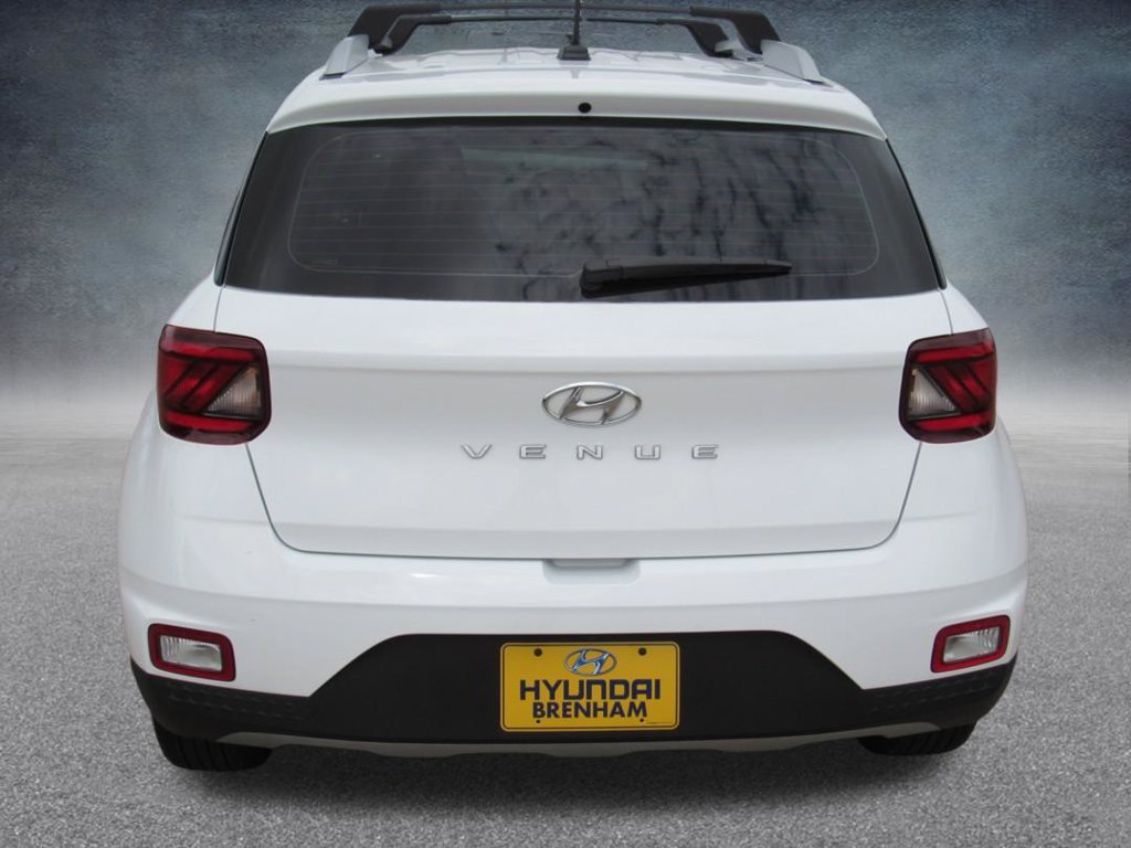Certified 2025 Hyundai Venue SEL FWD image 6