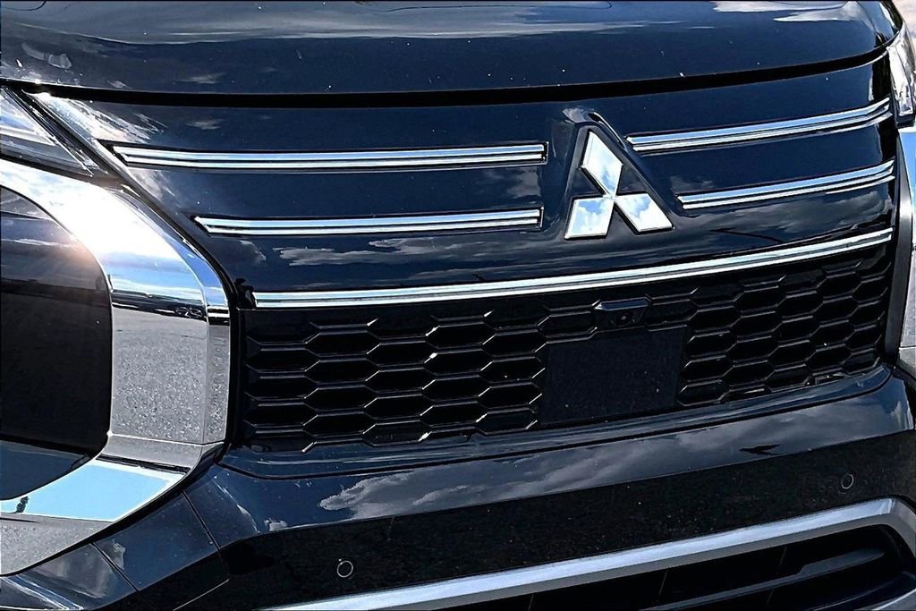 Used 2025 Mitsubishi Outlander SE FWD image 34