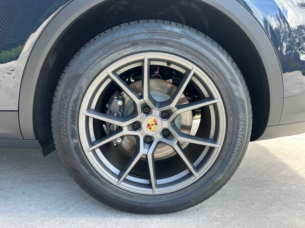 Certified 2025 Porsche Cayenne E-Hybrid Coupe AWD/4WD image 42