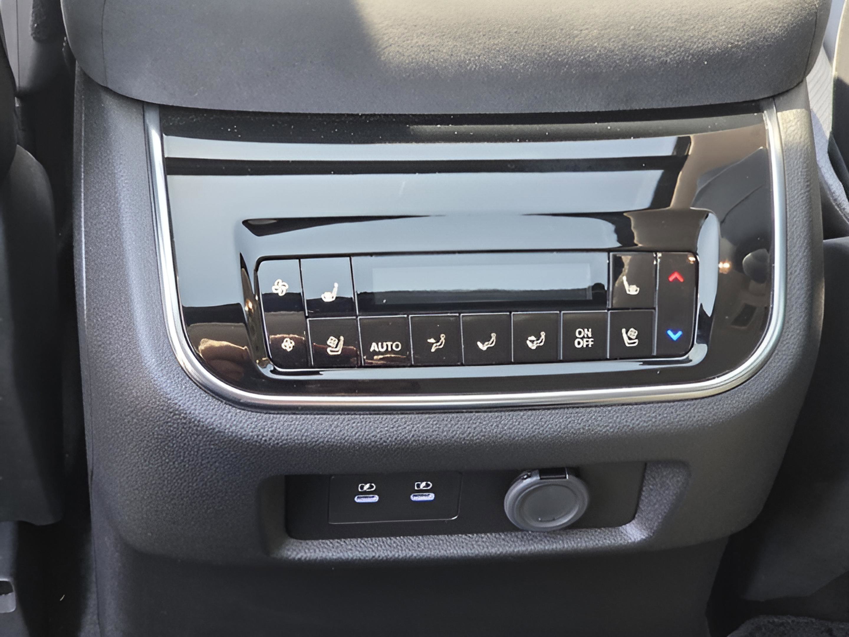 Used 2025 INFINITI QX80 Sensory AWD/4WD image 12