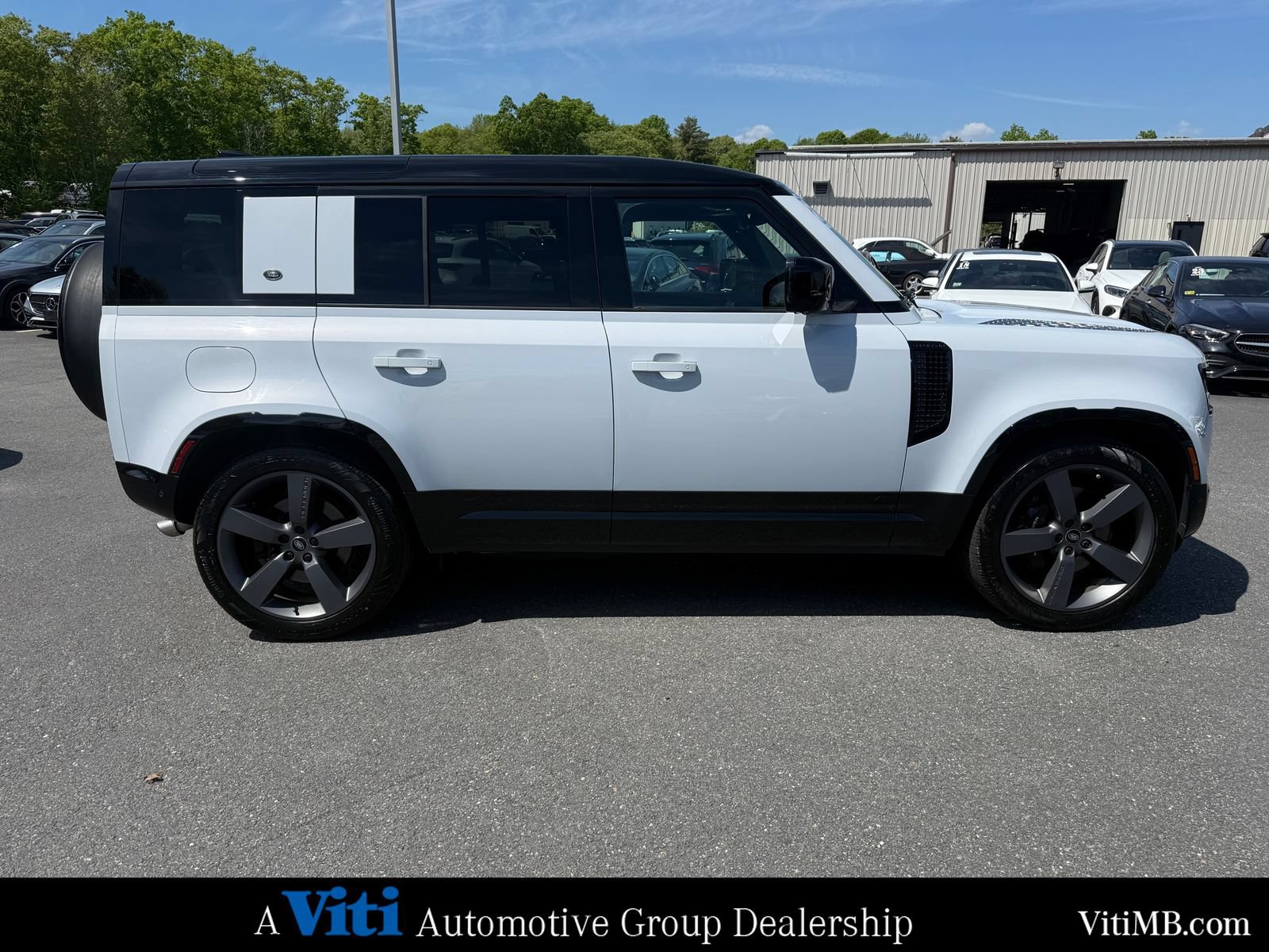 Used 2023 Land Rover Defender 110 V8 AWD/4WD image 9
