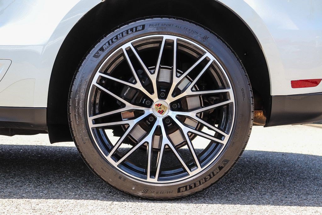 Used 2024 Porsche Macan AWD/4WD image 10