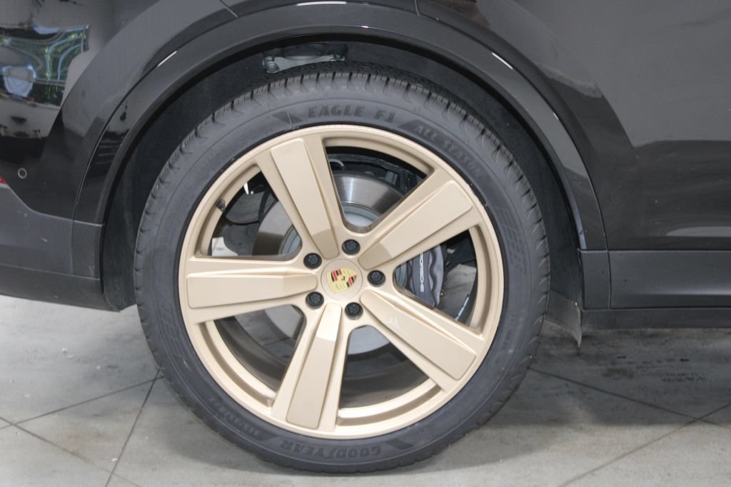 Used 2024 Porsche Cayenne Coupe AWD/4WD image 13