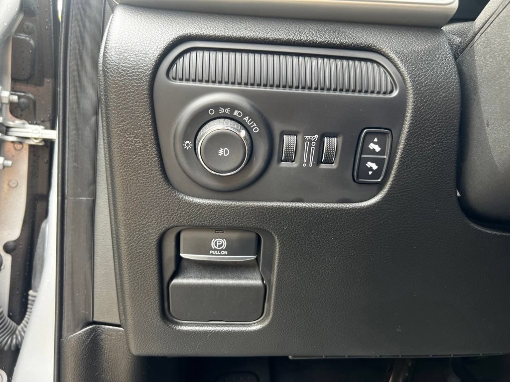 Used 2024 Jeep Wagoneer L Series II w/ Flexible Seating Group AWD/4WD image 15
