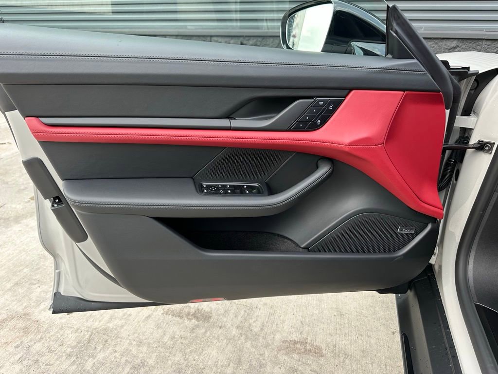 Used 2026 Porsche Taycan image 19