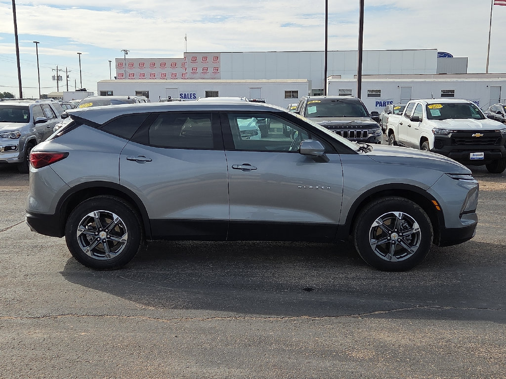 Used 2025 Chevrolet Blazer LT FWD image 6