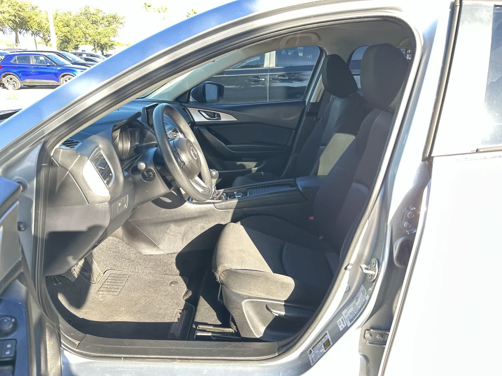 Used 2017 MAZDA MAZDA3 Sport FWD image 2