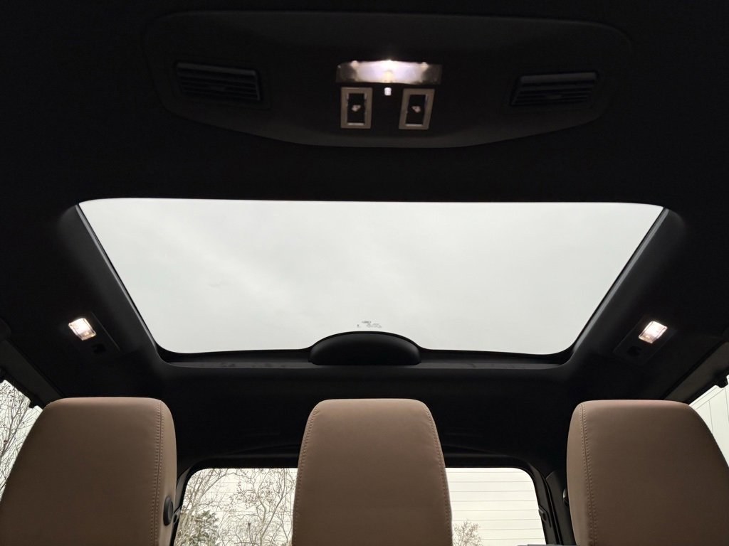 New 2026 Land Rover Discovery Limited Edition image 32