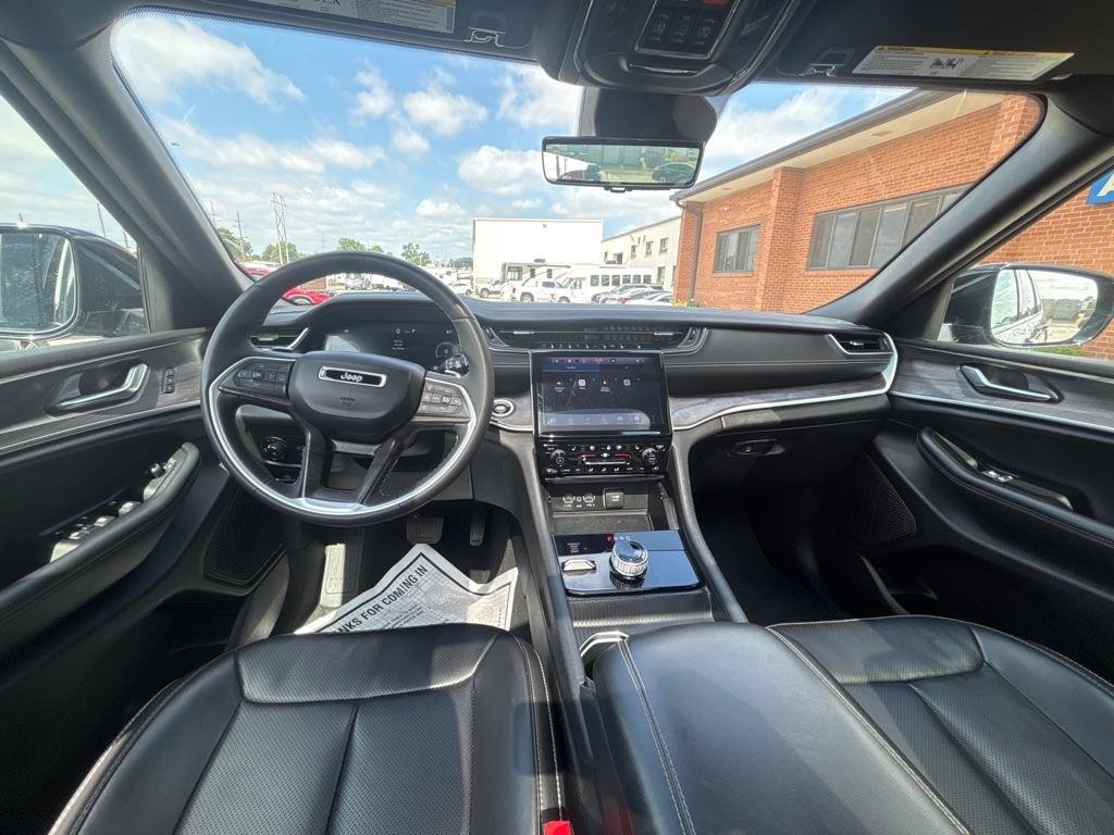 Used 2024 Jeep Grand Cherokee L Limited w/ Luxury Tech Group II AWD/4WD image 25