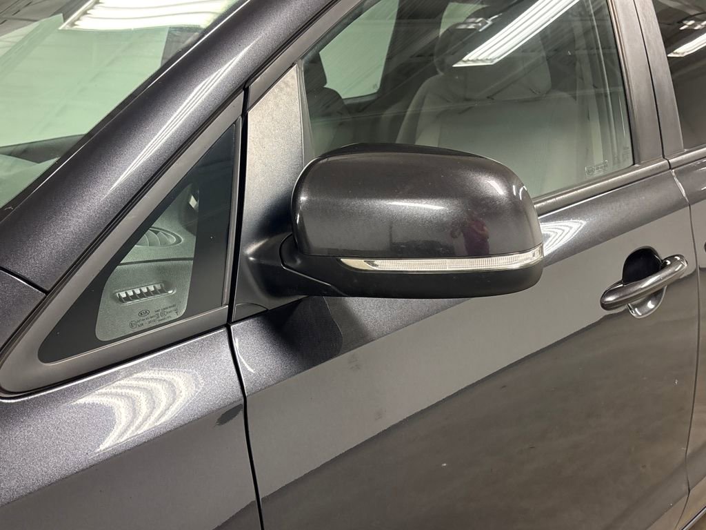 Used 2021 Kia Sedona LX image 12