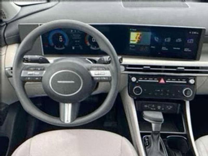 Used 2025 Hyundai Tucson SEL image 17