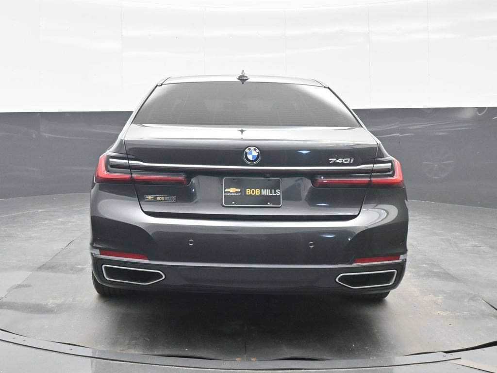 Used 2021 BMW 740i w/ Premium Package RWD image 5