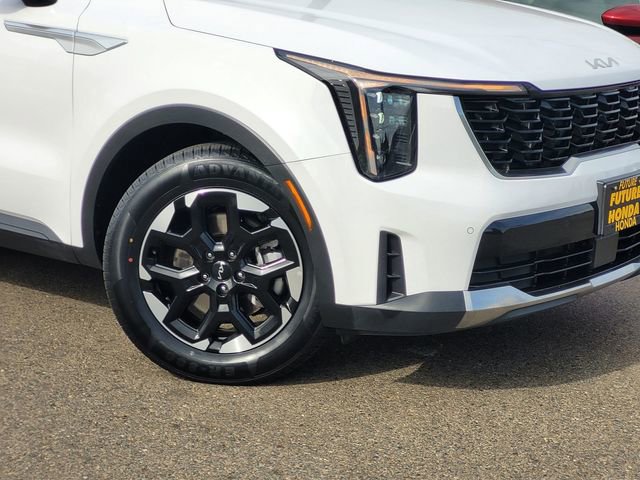 Used 2024 Kia Sorento S image 9