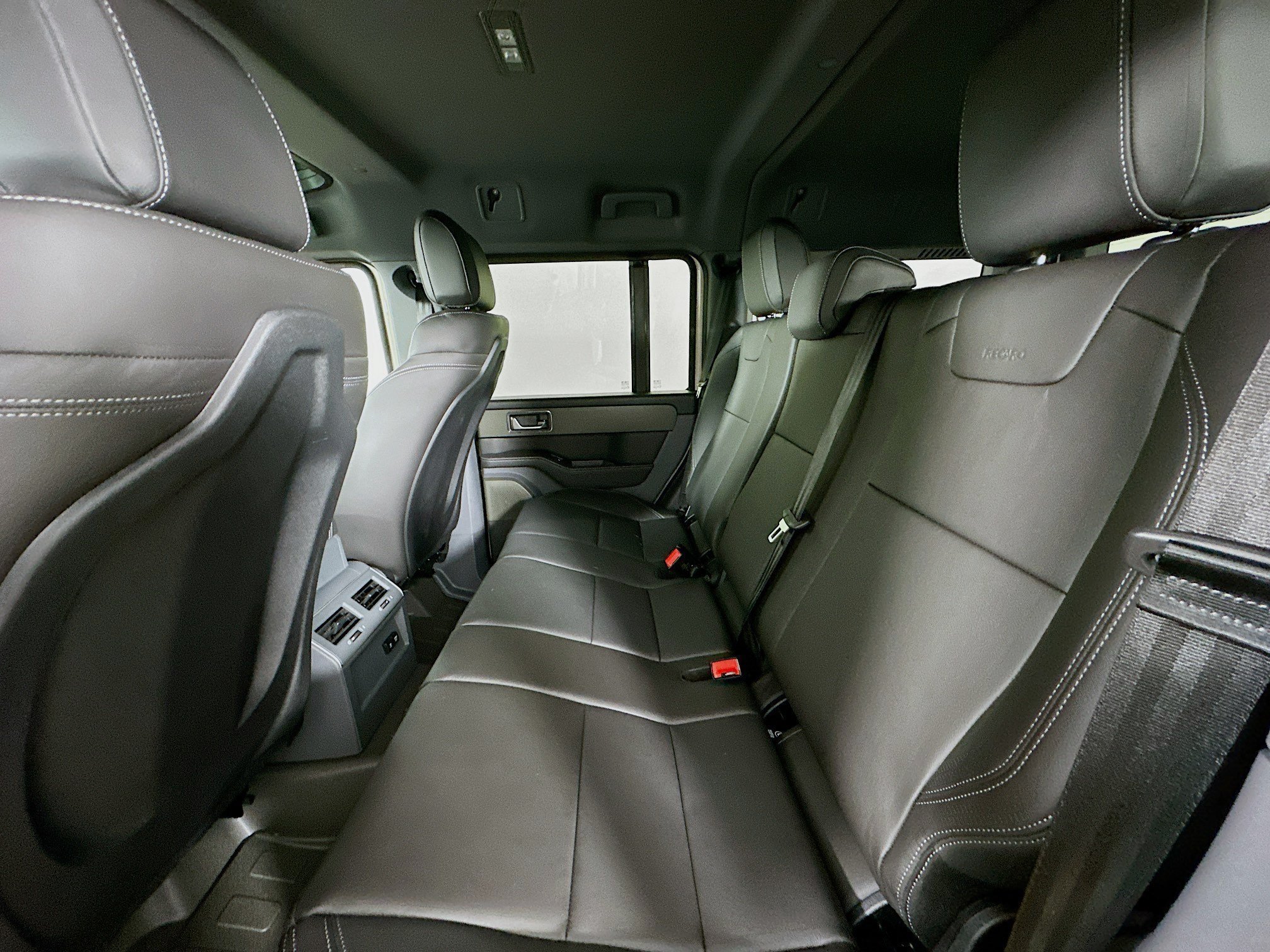 Used 2025 INEOS Grenadier AWD/4WD image 38