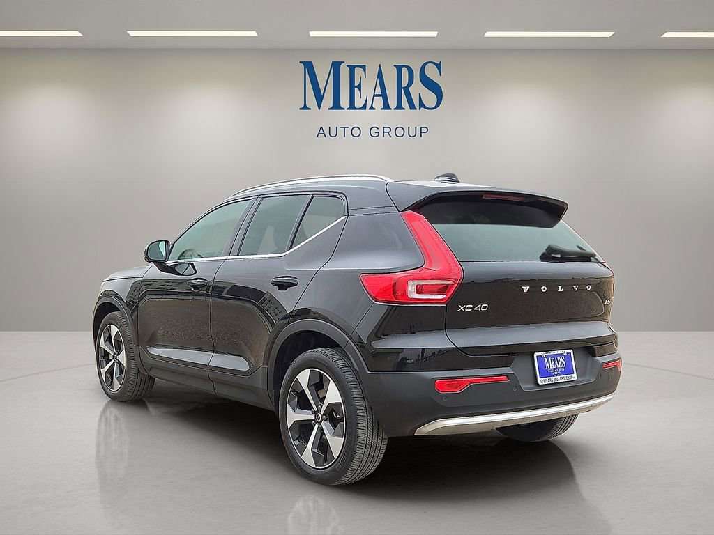 Used 2024 Volvo XC40 B5 Plus AWD/4WD image 3