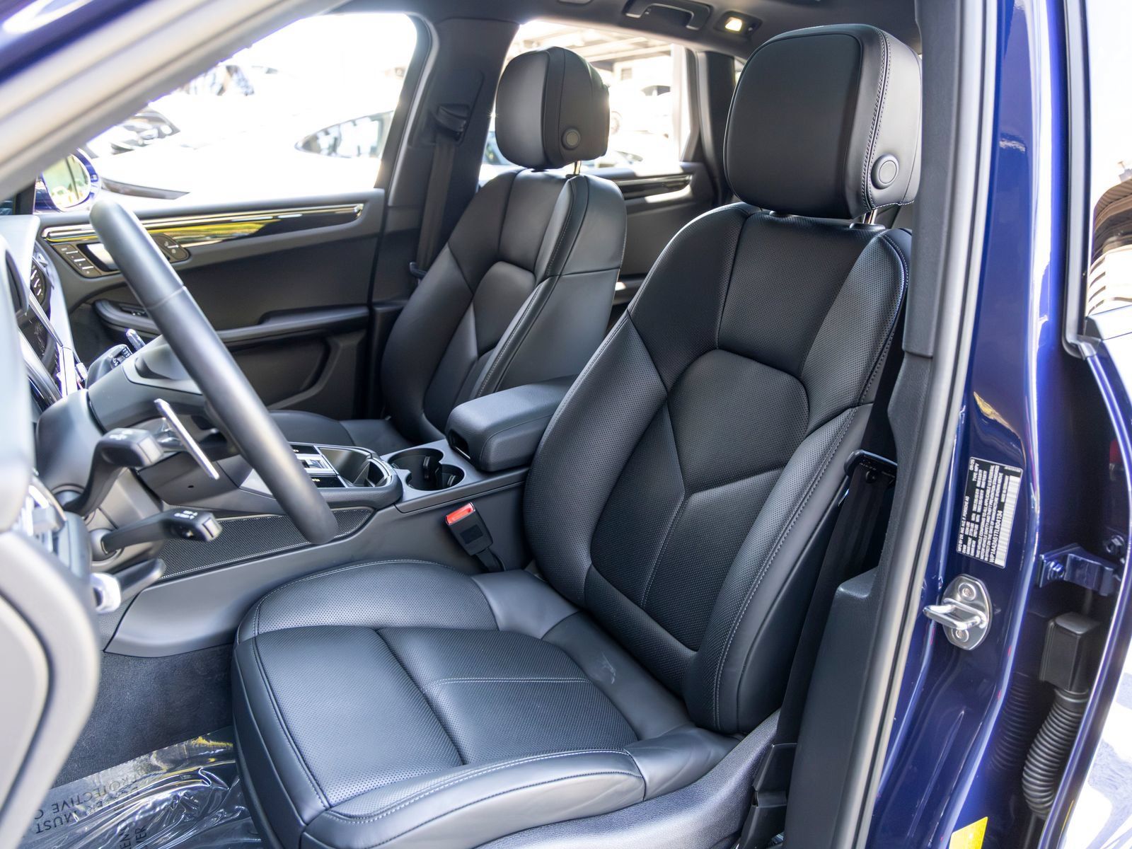 Certified 2026 Porsche Macan AWD/4WD image 5