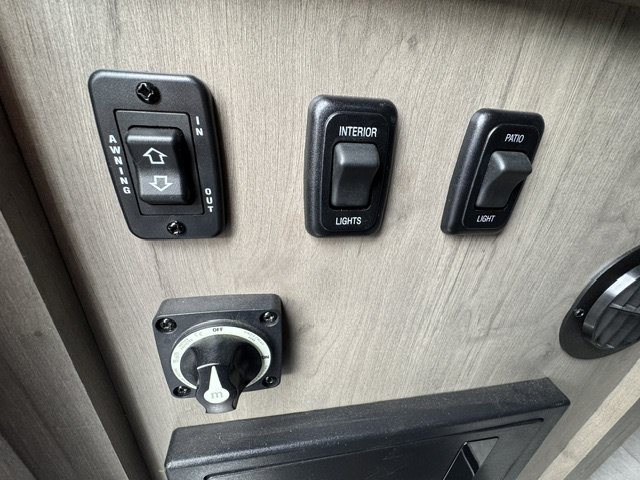 Used 2019 Chevrolet Express 4500 w/ RV Package RWD image 15