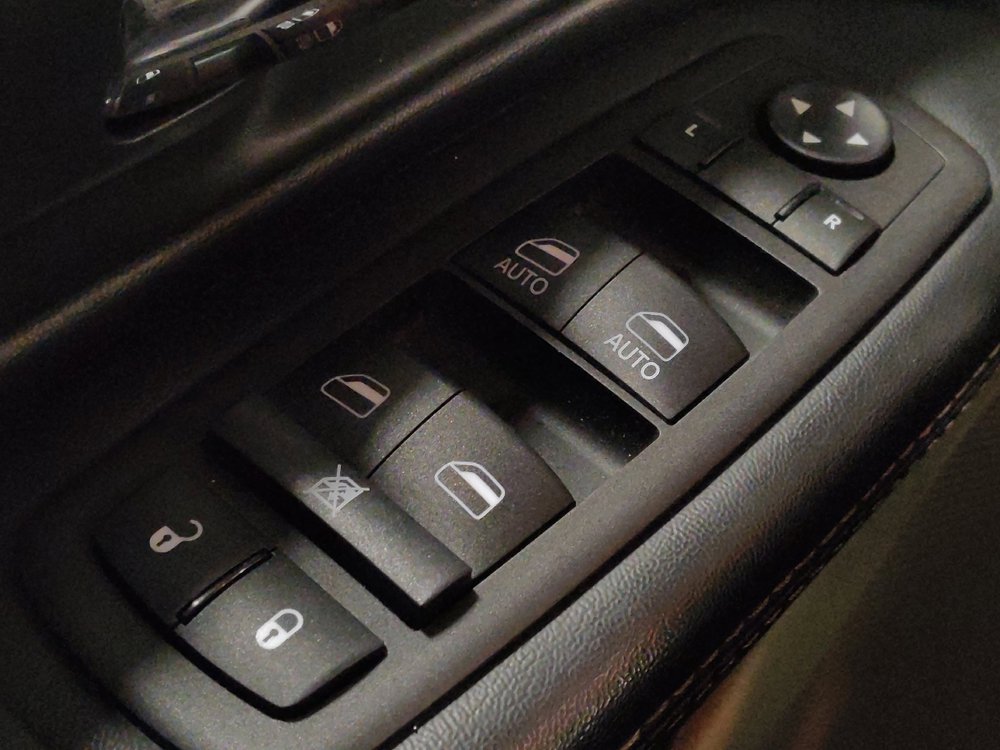 Used 2017 Dodge Grand Caravan SXT image 27