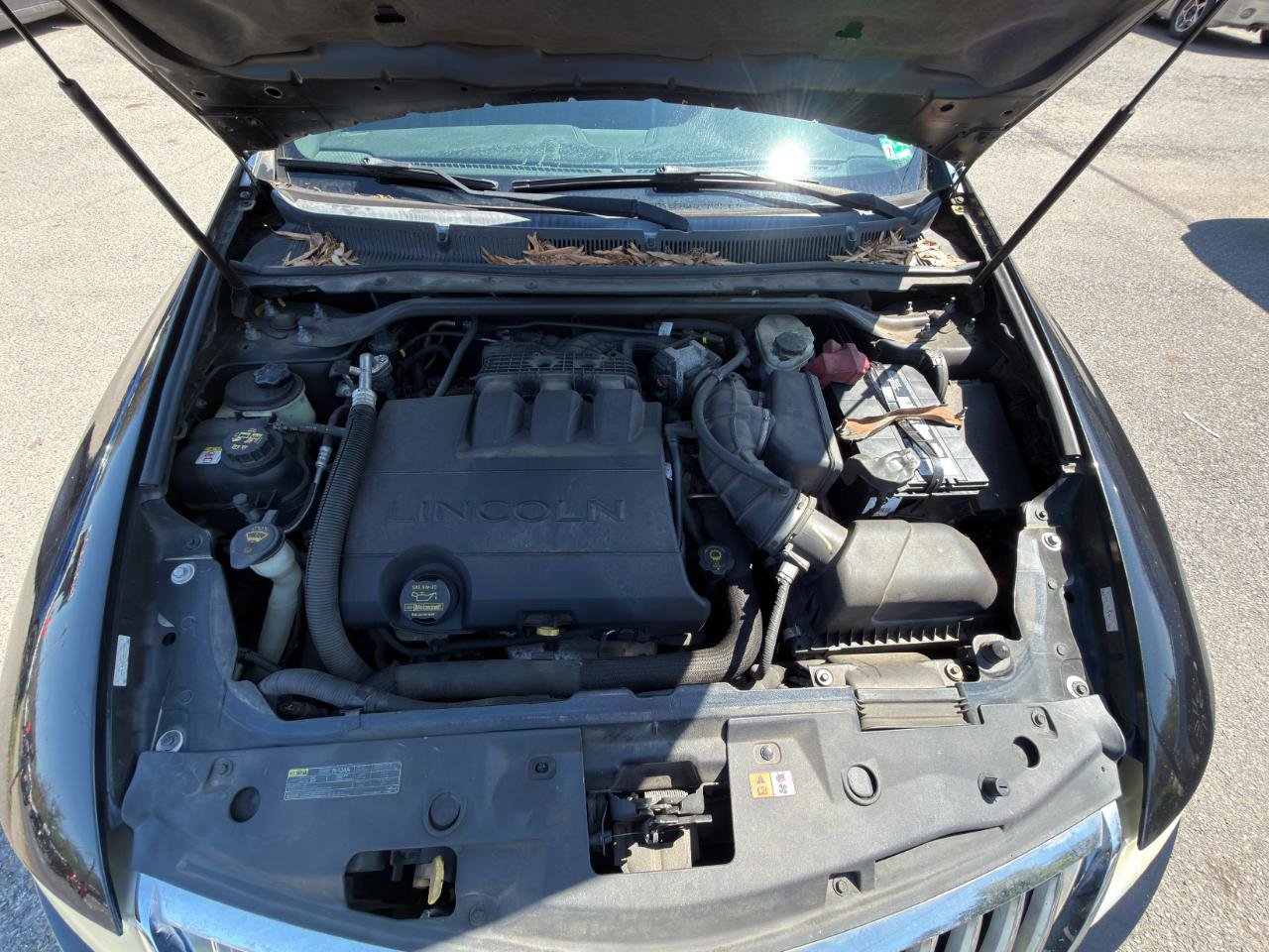 Used 2010 Lincoln MKS FWD image 11