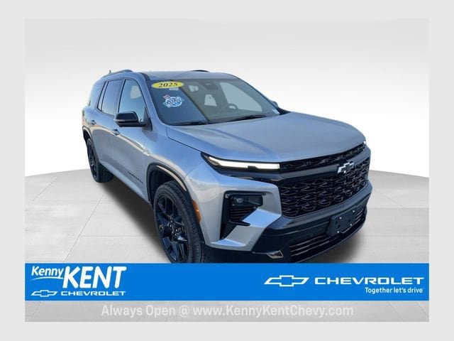 Used 2025 Chevrolet Traverse RS w/ LPO, Floor Liner Package AWD/4WD image 1