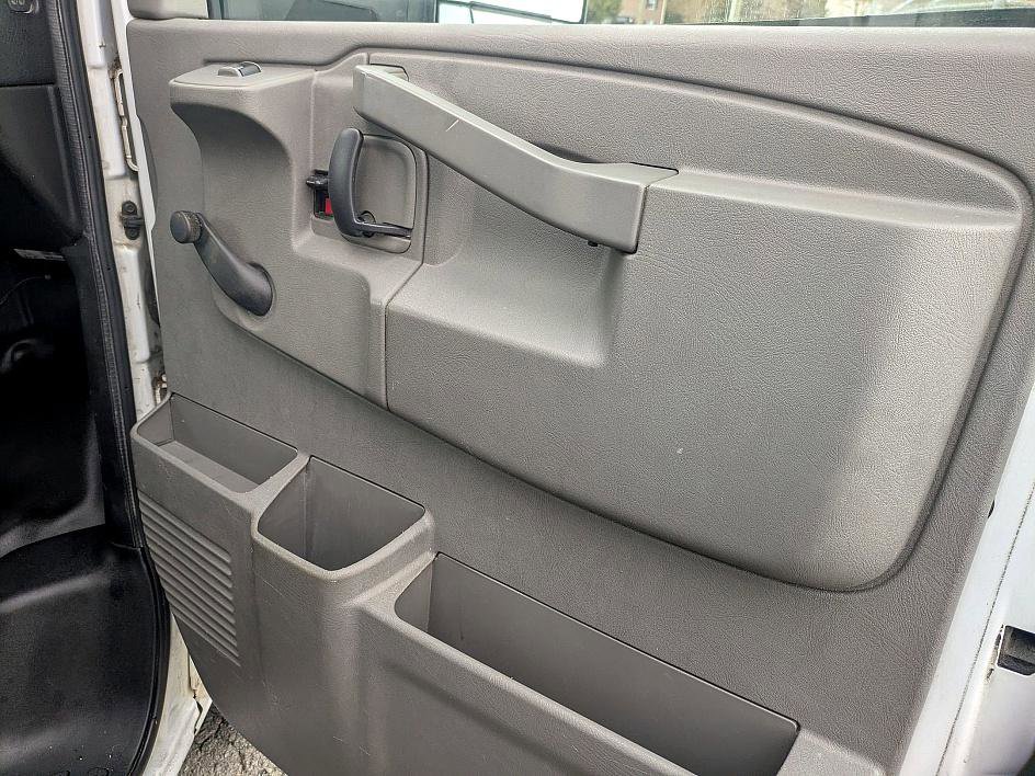 Used 2018 GMC Savana 3500 Extended w/ Driver Convenience Package image 23