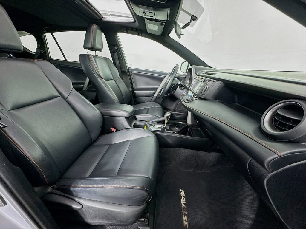 Used 2016 Toyota RAV4 SE image 35