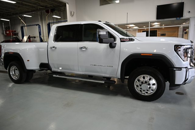 New 2026 GMC Sierra 3500 Denali w/ Denali Reserve Package image 4