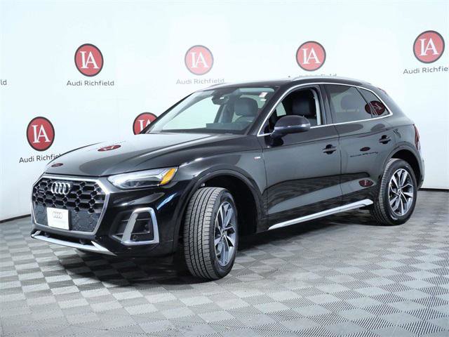 Used 2023 Audi Q5 2.0T Premium w/ Convenience Package image 4