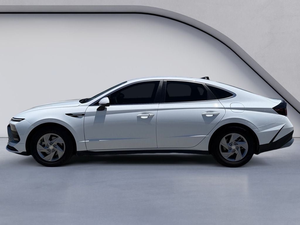 Used 2025 Hyundai Sonata SE FWD image 2