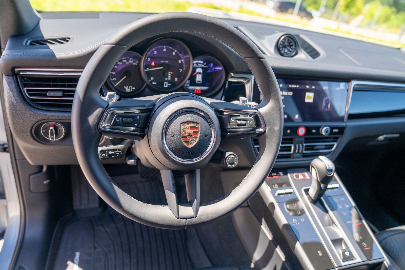 Certified 2026 Porsche Macan AWD/4WD image 13