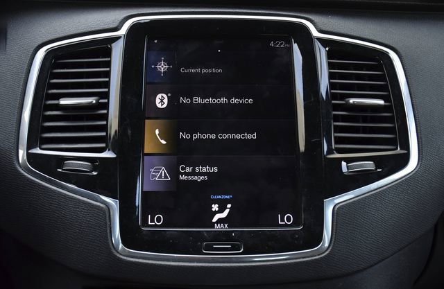 Used 2018 Volvo XC90 T5 Momentum w/ Convenience Package FWD image 13