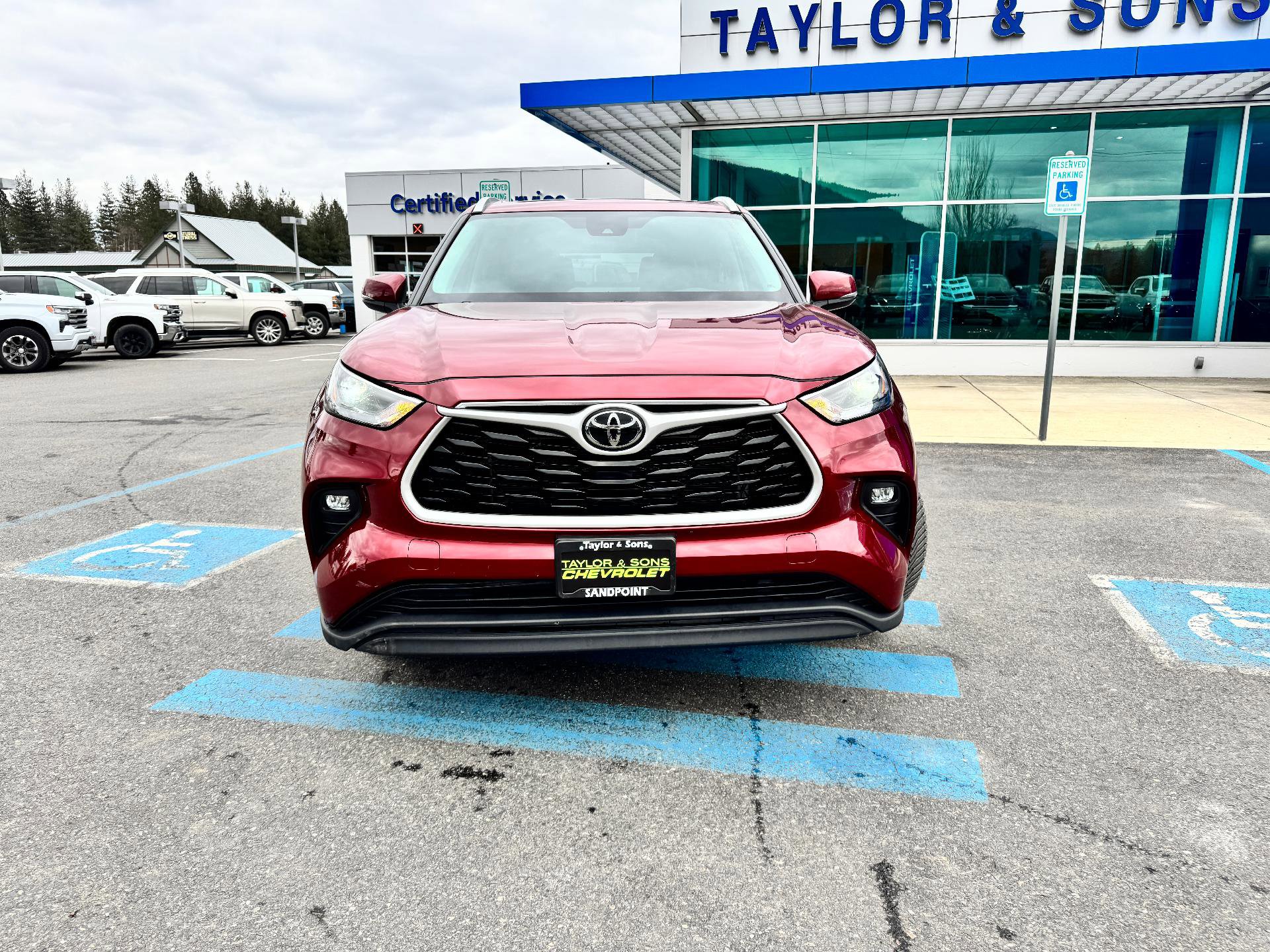 Used 2023 Toyota Highlander XLE image 2