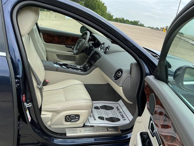 Used 2014 Jaguar XJ AWD image 38