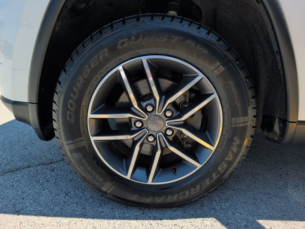 Used 2019 Jeep Grand Cherokee Limited w/ Luxury Group II AWD/4WD image 4