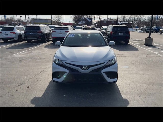 Used 2024 Toyota Camry SE w/ Convenience Package image 3
