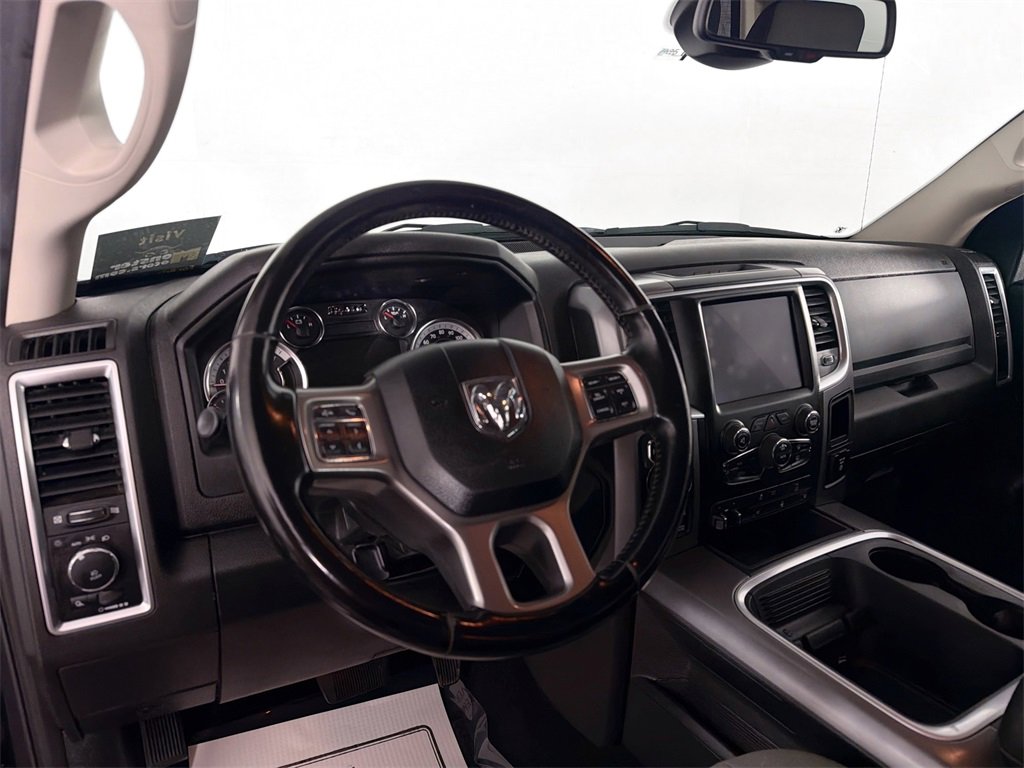 Used 2022 RAM 1500 Classic SLT w/ SLT Plus D￩cor Group image 9